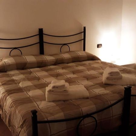 ロンコ・アッラーディジェ Le Tre Stelle Bed & Breakfast エクステリア 写真
